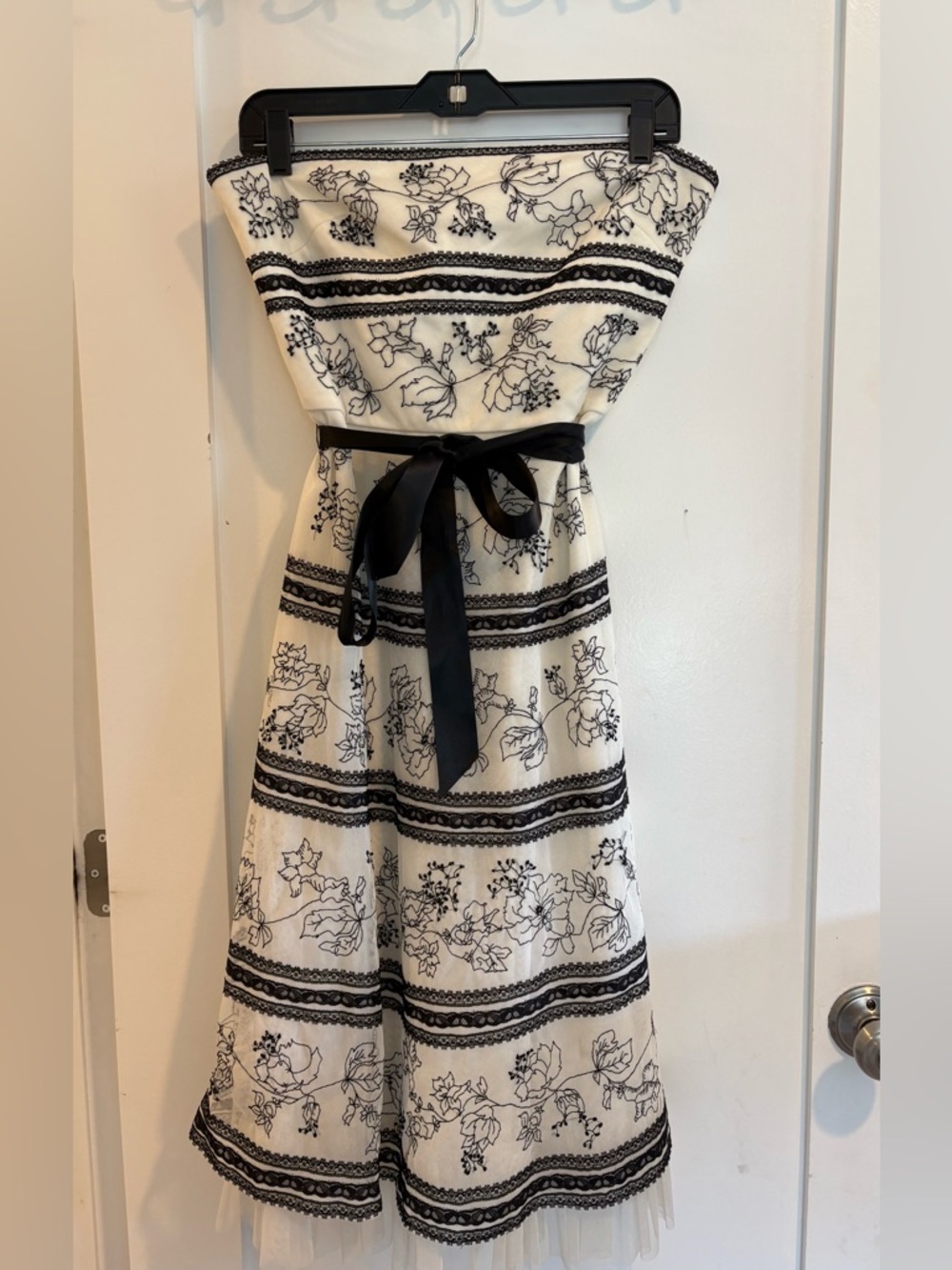 BCBG Max Azaria Strapless Embroidered Beaded Dress Size 8 - Picture 2 of 11